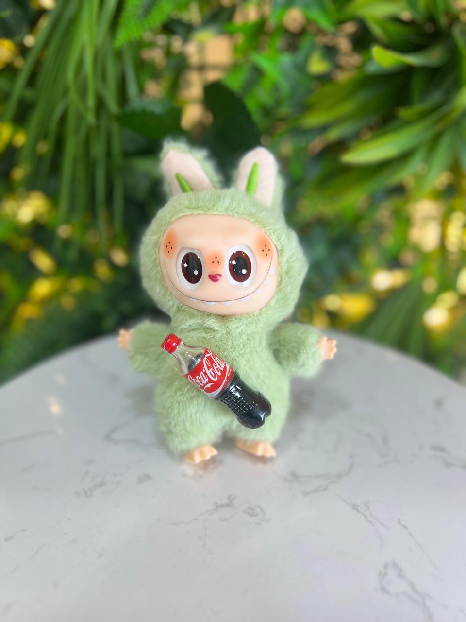 Vista 7 de LABUBU COCA-COLA - COLOR - COCACOLA: BEIGE-LATA